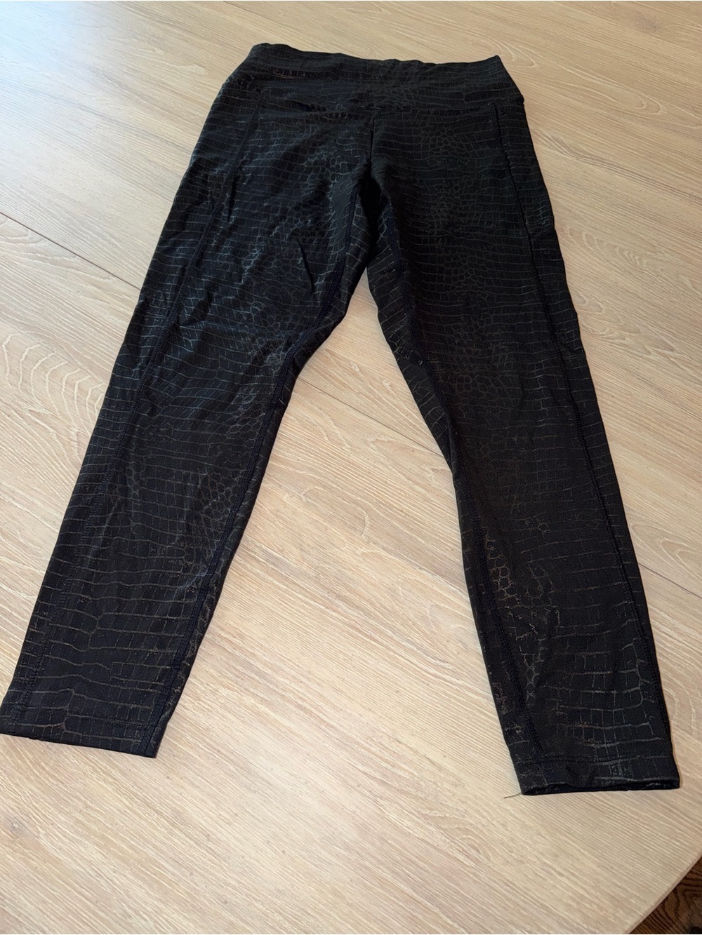 Victoria's Secret PINK Black Croc-Print Ankle Leggings